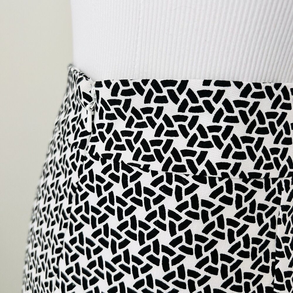 Talbots Black & White Geometric Scallop Hem Lined Flare Skirt - Size 10 - Picture 5 of 9